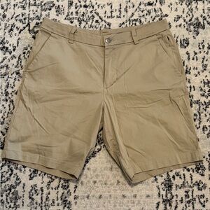 Lululemon Men’s Shorts in Khaki/Tan. Size: 32.